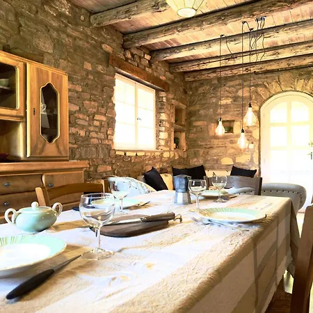 Pura Vida Maison Ardechoise بيت للعطل